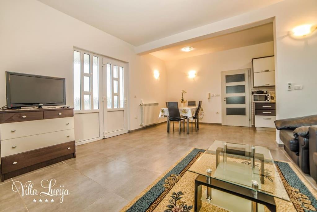 PUY Villa Lucija מראה חיצוני תמונה
