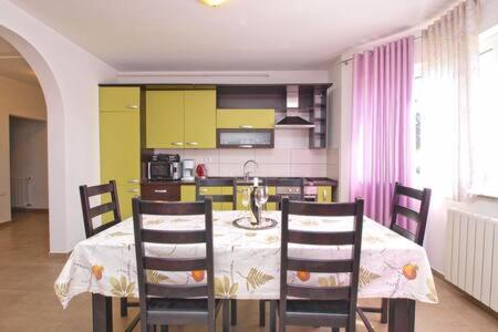 PUY Villa Lucija מראה חיצוני תמונה